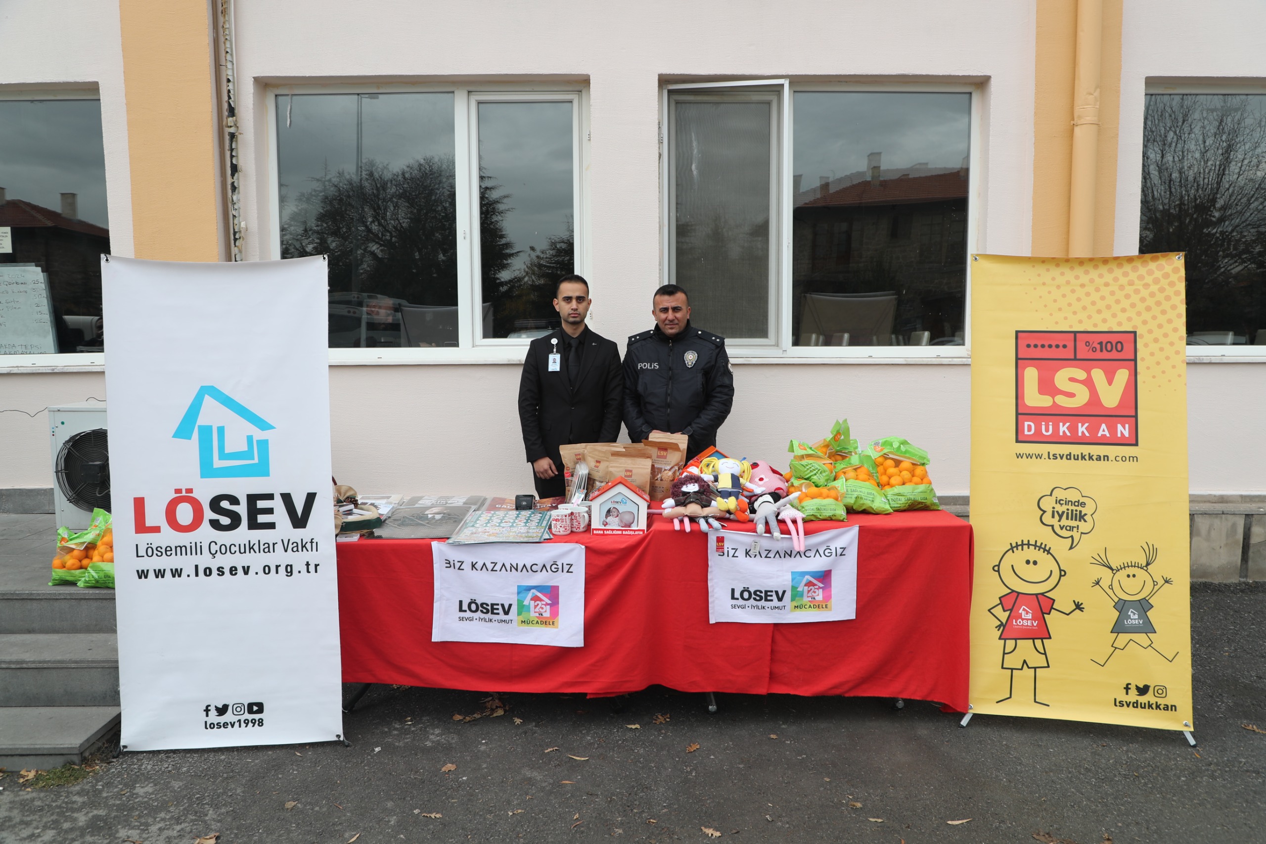 Kayseri Emniyet Müdürlüğü'nden Lösev Desteği: Anlamlı Alışverişle İyilik Paylaşıldı